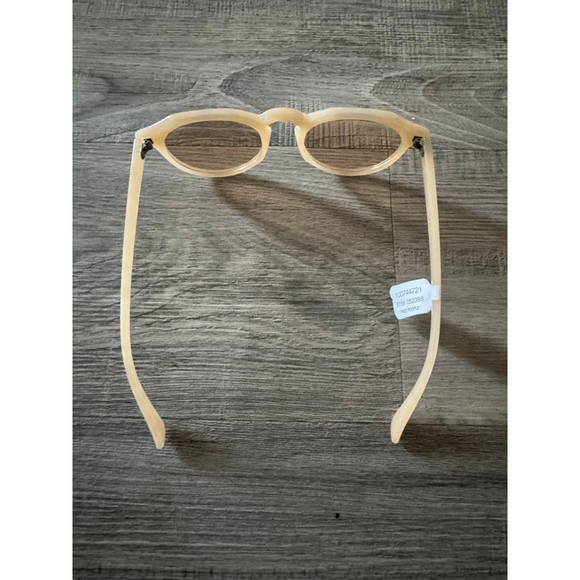 Free People Sunglasses Ivory NWT Chic Contemporary Retro - Picture 4 of 5